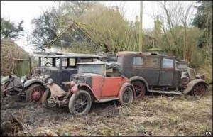_45634250_vintagethreecars1